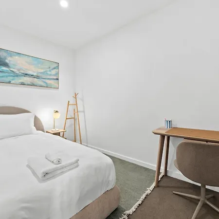 Stylish With Stunning Views, Pool, Gym & Parking Apartment Brisbane