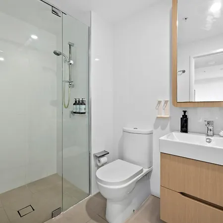Stylish With Stunning Views, Pool, Gym & Parking Apartment Brisbane