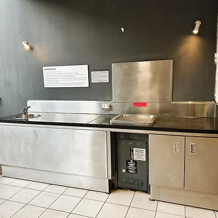 Modern 2br In Cbd | Pool | Gym | Parking Apartment Brisbane
