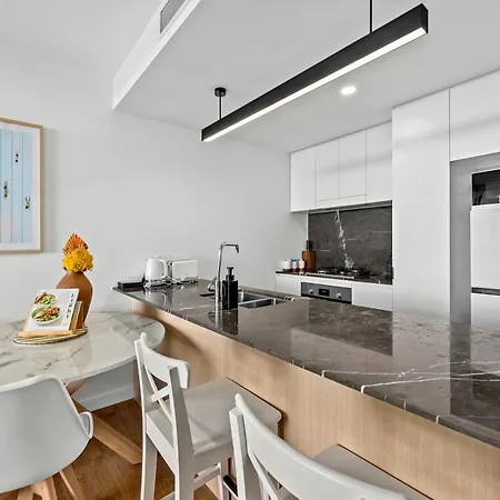 Apartment Stylish With Stunning Views, Pool, Gym & Parking Brisbane