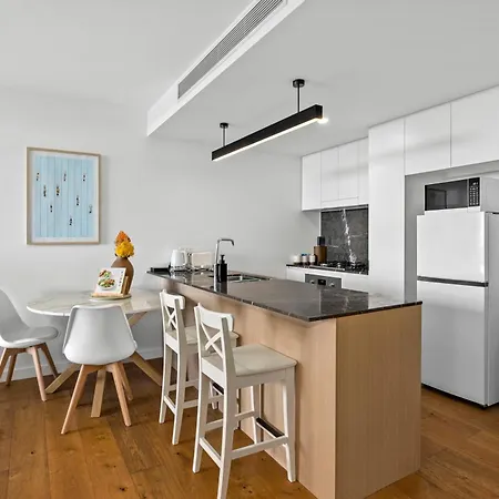 Stylish With Stunning Views, Pool, Gym & Parking Apartment Brisbane