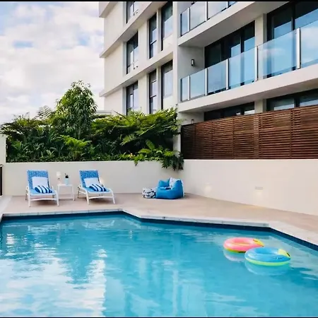 Stylish Newstead With Pool, Gym & Parking Apartment