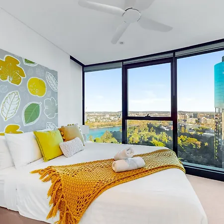 Apartment A Gallery In The Sky! Balcony, Pool And Parking At Skytower Level 33 Views In Brisbane! *