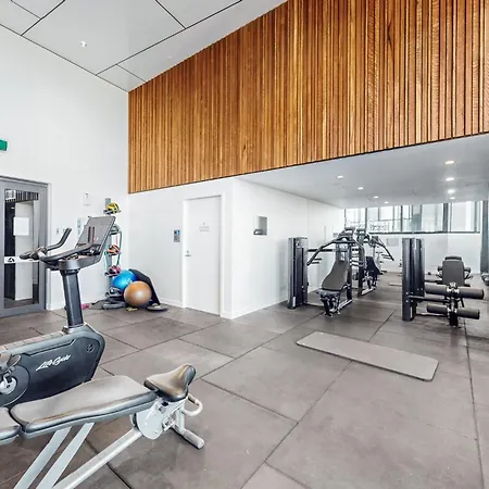 A Gallery In The Sky! Balcony, Pool And Parking At Skytower Level 33 Views In Brisbane! Apartment Brisbane
