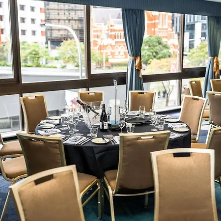Pullman King George Square Hotel 5*