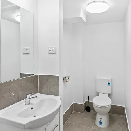 Annerley Motor 4*