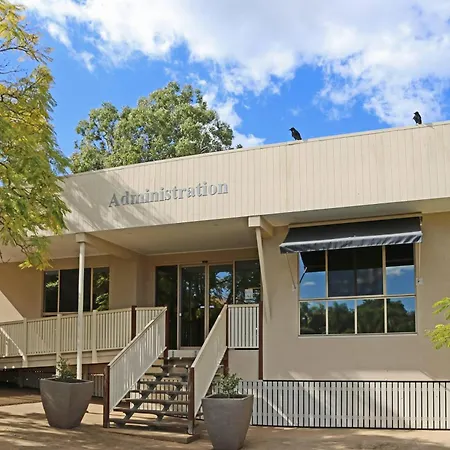 Quality Robertson Gardens Hotel 4*