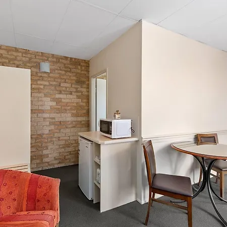 Quality Robertson Gardens 4*
