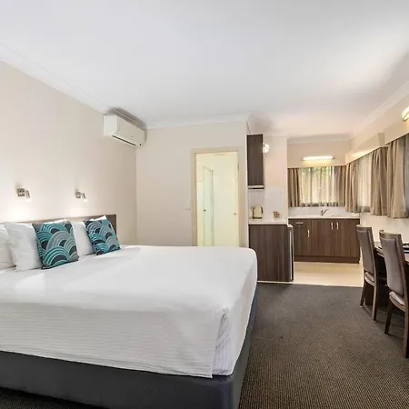 Quality Robertson Gardens Hotel 4*