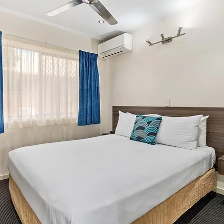 Quality Robertson Gardens Hotel 4*