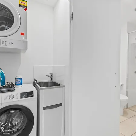 Southbank King And Sofa Bed With Free Parking Brisbane