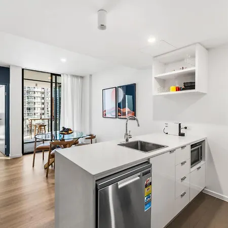 Apartment South Brisbane Unit With Parking And Pool