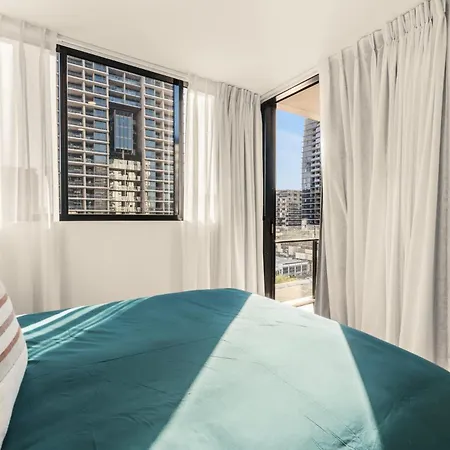 South Brisbane Unit With Parking And Pool Apartment *