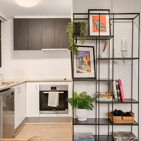 Apartment Groovy! ~ New Farm ~ Walk To Cbd *