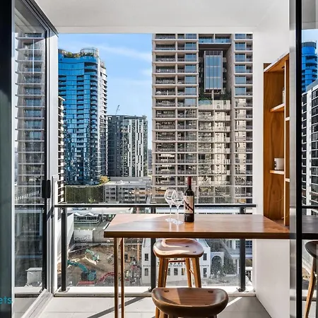 South Brisbane Unit With Parking And Pool Apartment *