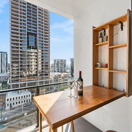 Apartment South Brisbane Unit With Parking And Pool