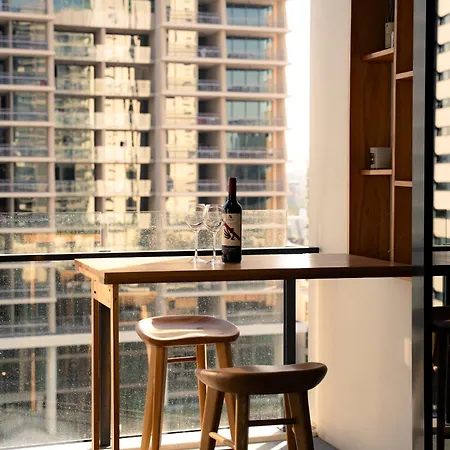 South Brisbane Unit With Parking And Pool Apartment