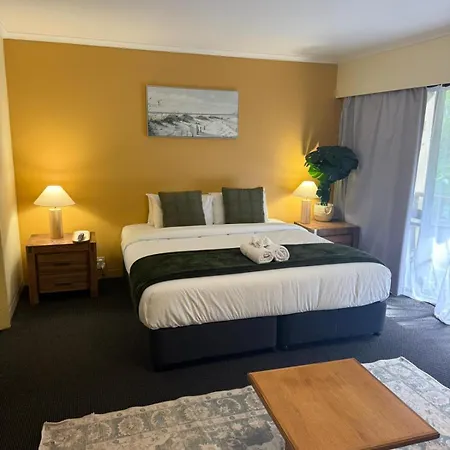 Leafy Retreat Near Shops Motorway Access By Custom Hosting Brisbane