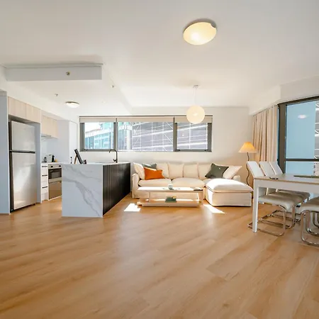 Lux 18th Floor 2br 2bath, River View, Pool, Spa, Sauna, Gym, Wifi, Apartment