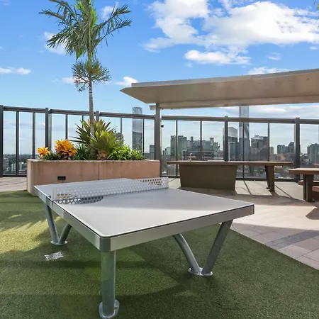 3-bed View With Free Parking Apartment *