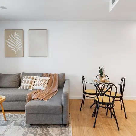 3-bed View With Free Parking Apartment *