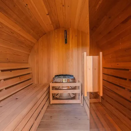Guest house Mokum House Designer Escape With Pool Sauna