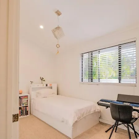Mokum House Designer Escape With Pool Sauna Brisbane
