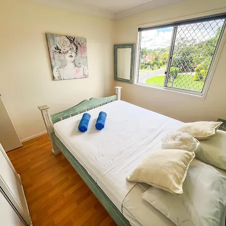 Vista Air Conditioned Dream Castle Youth Guest house *