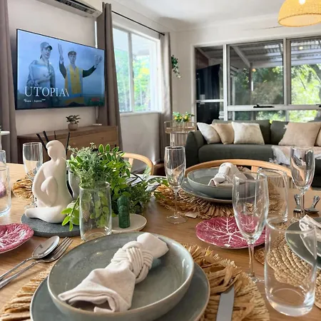 Holiday home 2br Chic Urban Escape In Norman Park Near Bne With Parking *