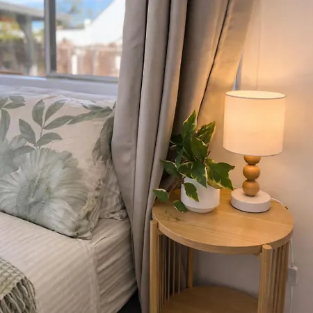 2br Chic Urban Escape In Norman Park Near Bne With Parking