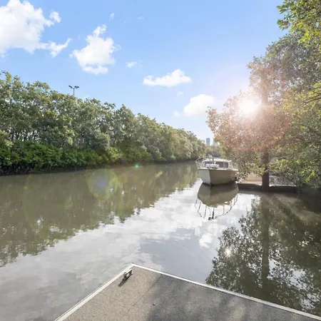 2br Chic Urban Escape In Norman Park Near Bne With Parking *