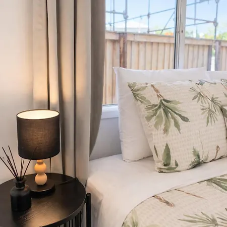 2br Chic Urban Escape In Norman Park Near Bne With Parking