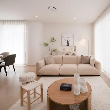 Holiday home Brand-new 4br Luxury Living Near Airport And Mall