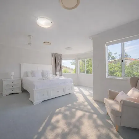 Entertainment Haven Pool Games Huge Living Space Holiday home Brisbane