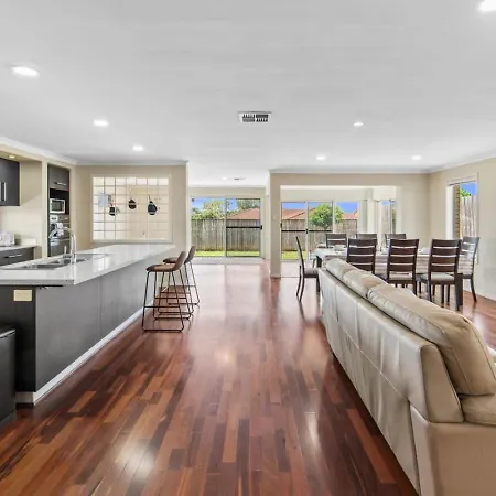 Spacious 2-storey 4br House Family Friendly *