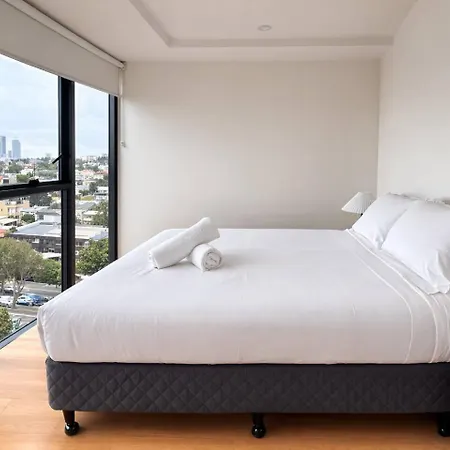 2br West End Hideaway With Views And Parking *