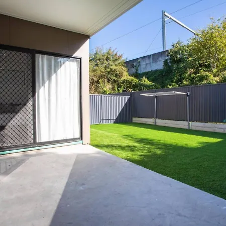 1br Unit Private Bathroom Kitchen And Living Area Brisbane