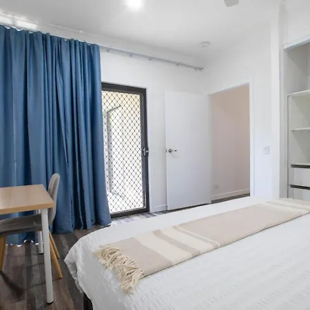 Holiday home 1br Unit Private Bathroom Kitchen And Living Area Brisbane