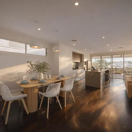 Scenic Views With Pool And Elegant 5br Holiday home Brisbane
