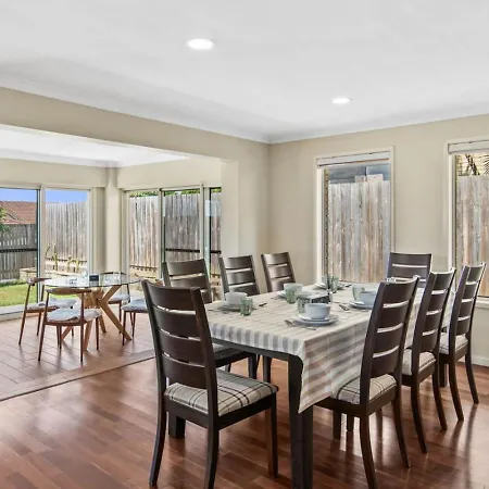 Spacious 2-storey 4br House Family Friendly * Brisbane