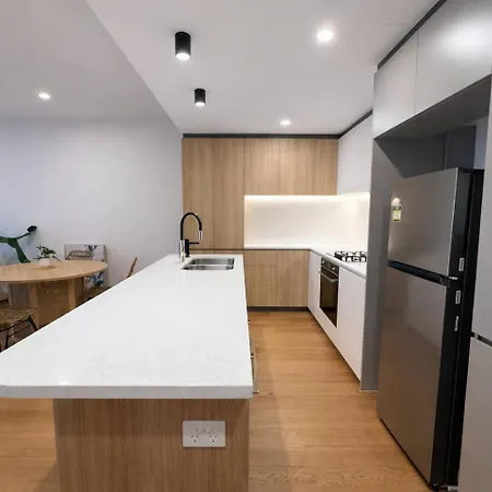 Holiday home 2br West End Hideaway With Views And Parking