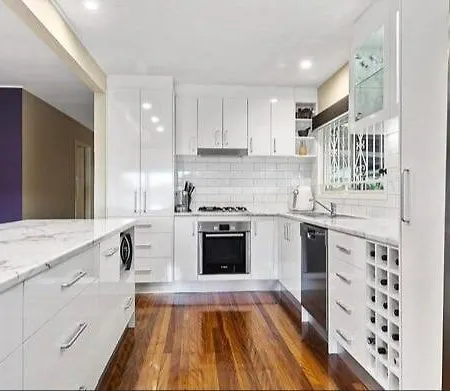 Holiday home 4 Bedroom With Private Cinema, Pool 2parking Brisbane