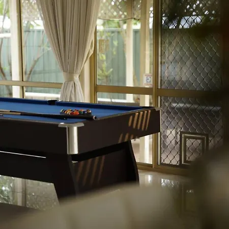 Holiday home Spacious 5br Family With Pool In Robertson Brisbane