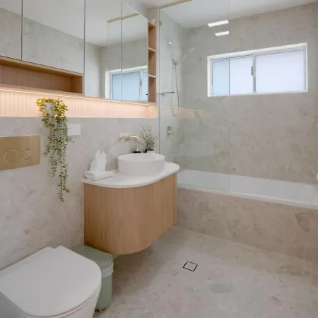 Holiday home Brand-new 4br Luxury Living Near Airport And Mall