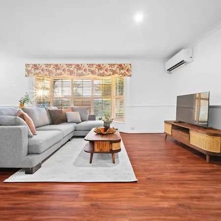 Holiday home Modern 4b Family-friendly In Robertson Qld