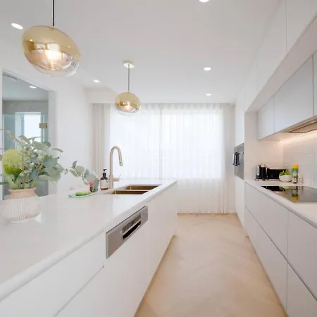 Brand-new 4br Luxury Living Near Airport And Mall Brisbane