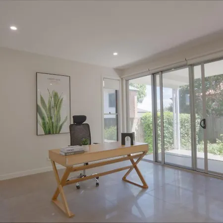 Scenic Views With Pool And Elegant 5br Holiday home *