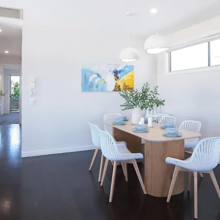 Holiday home Scenic Views With Pool And Elegant 5br Brisbane