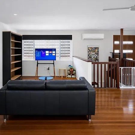 4 Bedroom With Private Cinema, Pool 2parking Brisbane