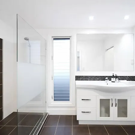 Bayside Queenslander High Ceilings Family-friendly Holiday home Brisbane